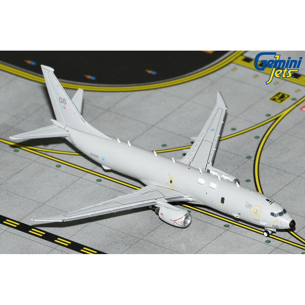 GeminiJets Boeing P-8 Poseidon RAF Royal Air Force ZP806 Scale 1:400 Aircraft Model