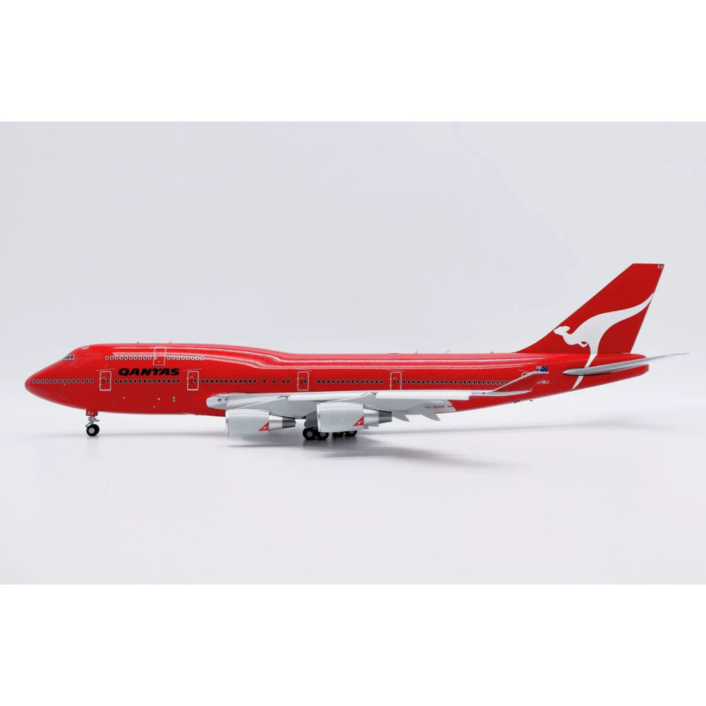 Macheta JC Wings Boeing 747-400 Qantas "All Red" Flaps Down VH-OEJ Scara 1:200